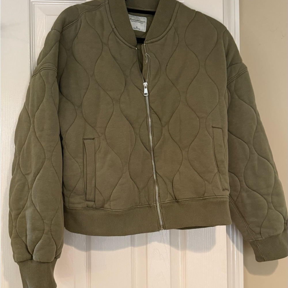 Abercrombie & Fitch XL Quilted Bomber Jacket